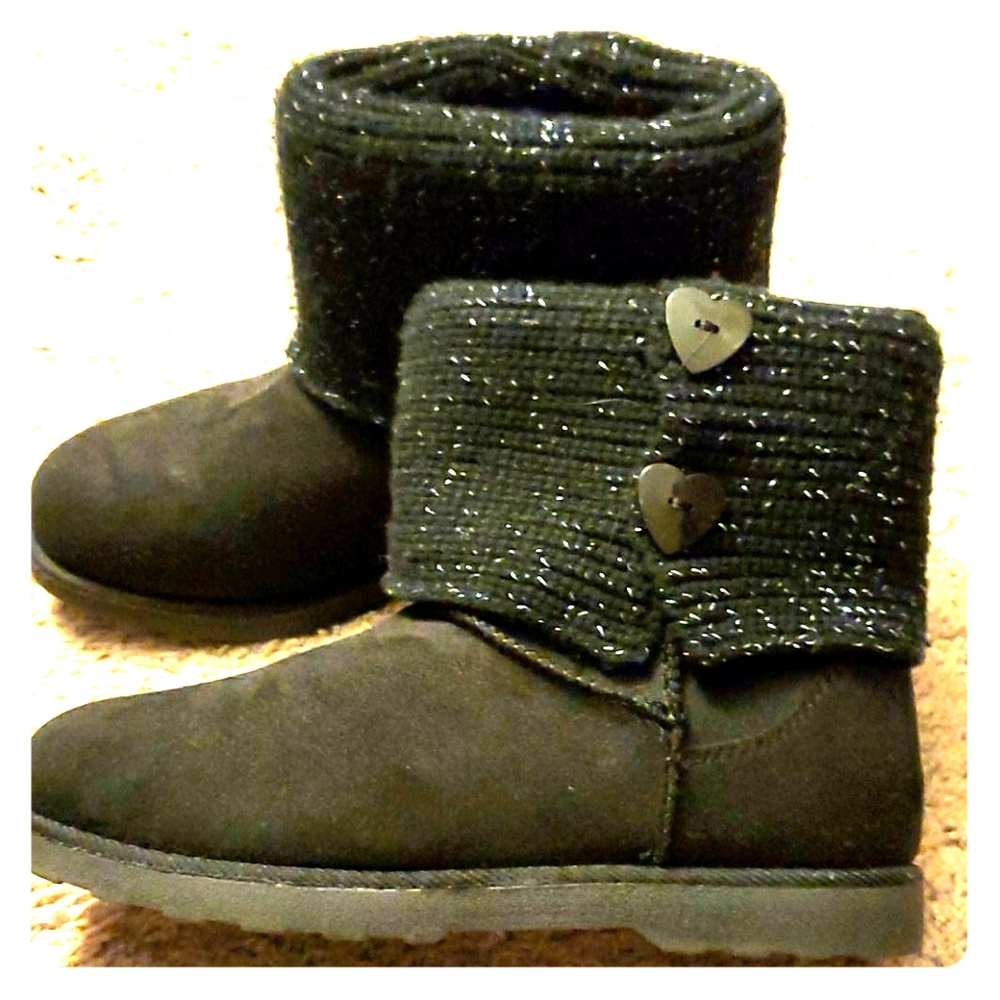 Girl size 5 Arizona boots